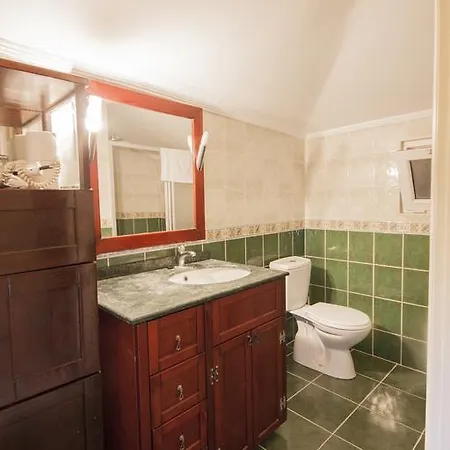Villa Moonshine Suites